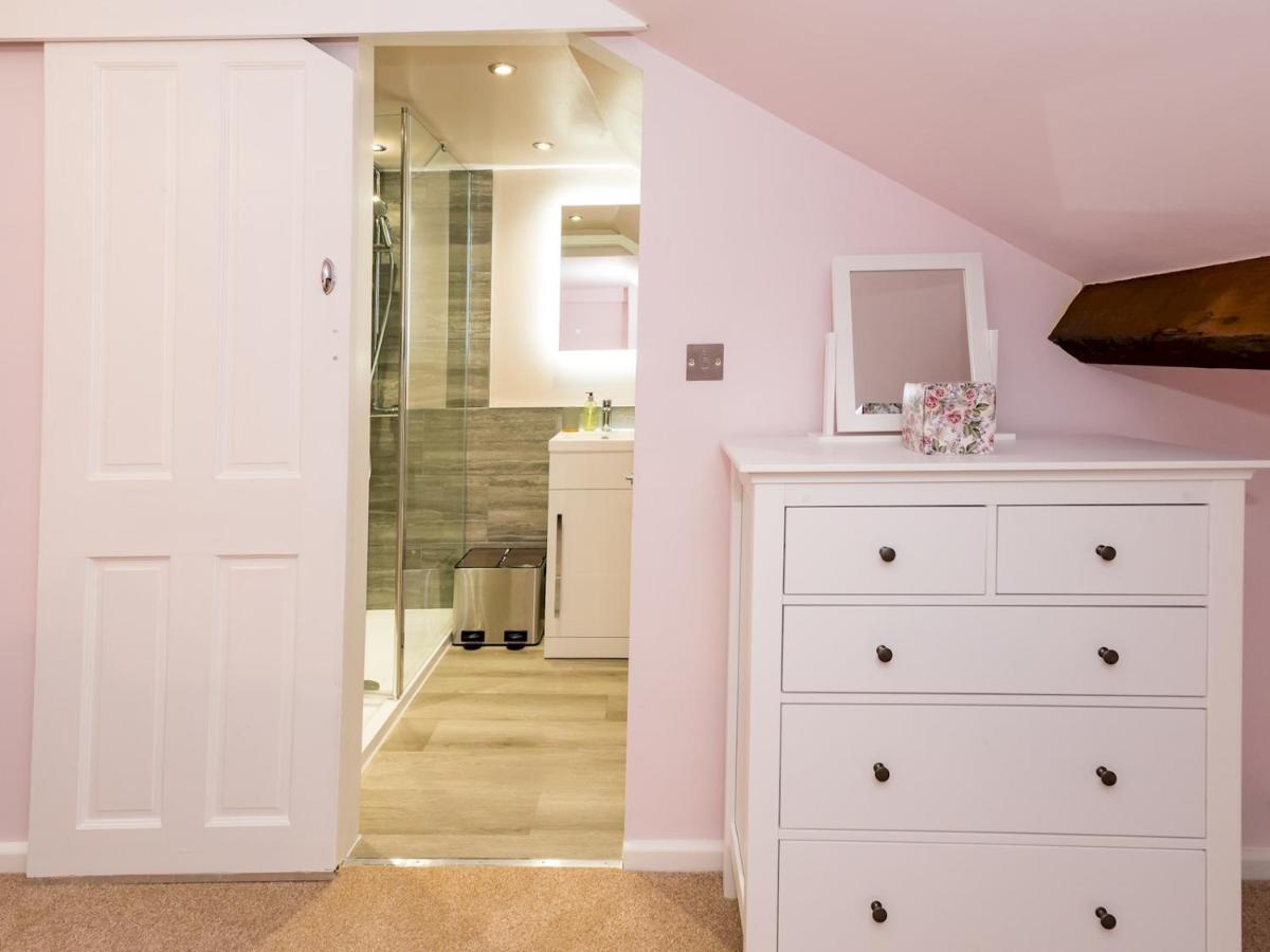 Pass The Keys 3 Storey Townhouse Shrewsbury Luaran gambar