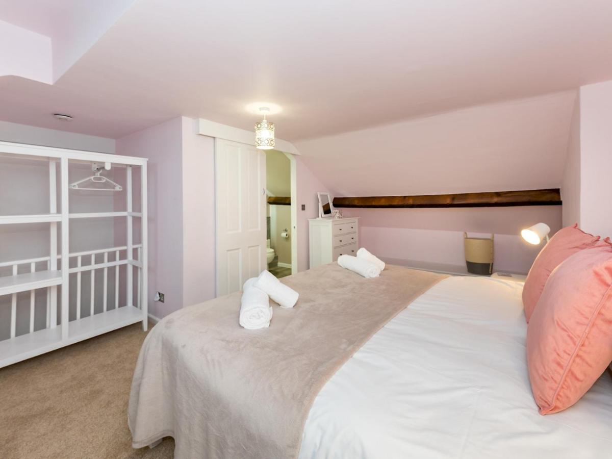 Pass The Keys 3 Storey Townhouse Shrewsbury Luaran gambar