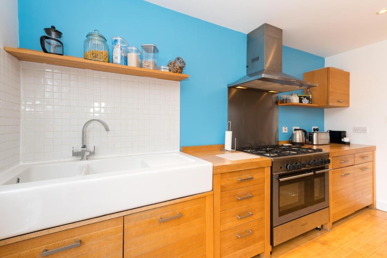 Pass The Keys 3 Storey Townhouse Shrewsbury Luaran gambar